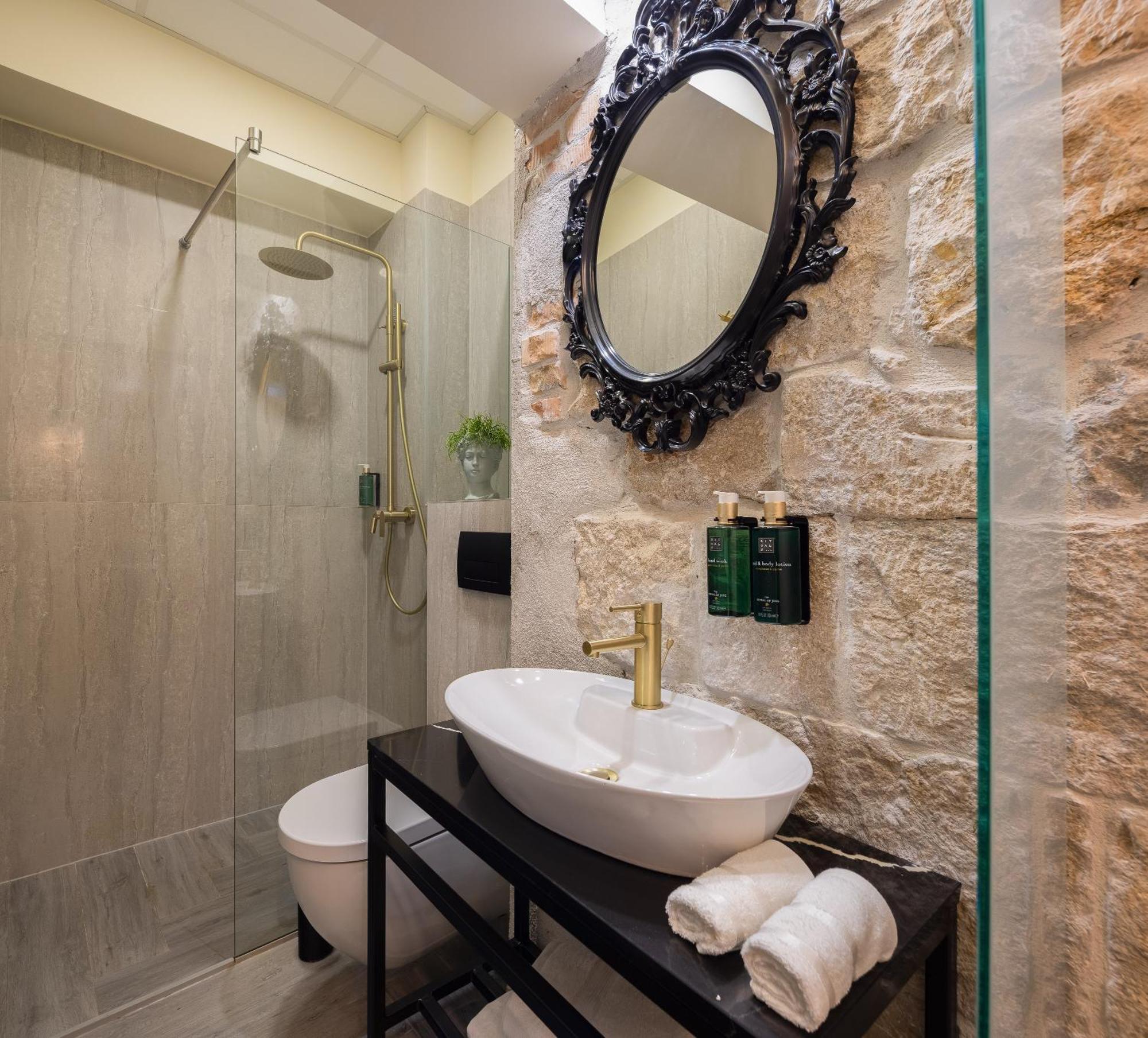 Pensionat Design Anima Mundi Citycentre Right Next To Diocletian's Palace