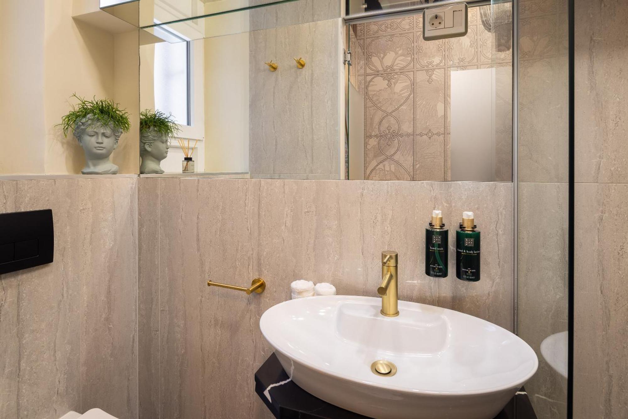 Pensionat Design Anima Mundi Citycentre Right Next To Diocletian's Palace Split